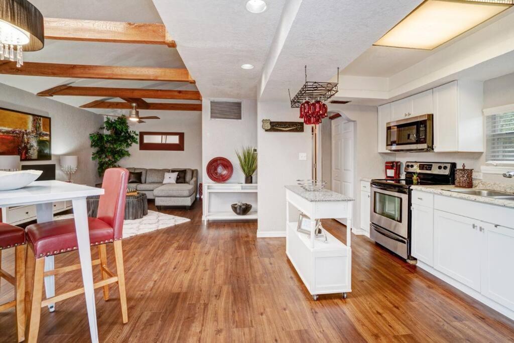 Hidden Couples Loft Retreat In Heights Foodie District Tampa Exterior foto